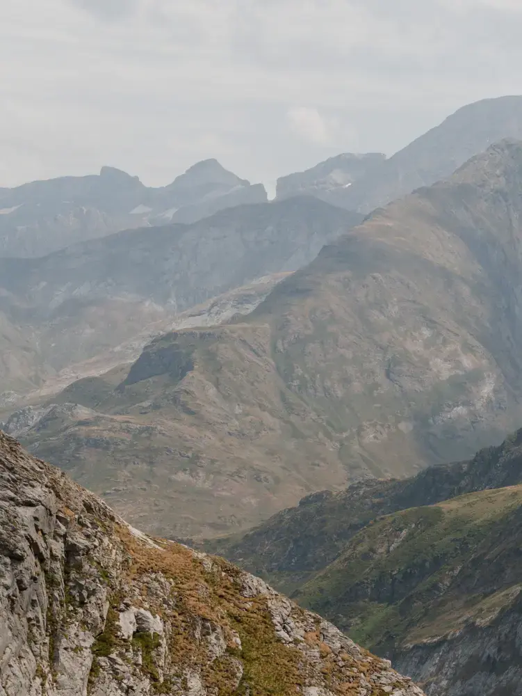 La brèche de Roland très visible depuis le sommet du Petit Vignemale