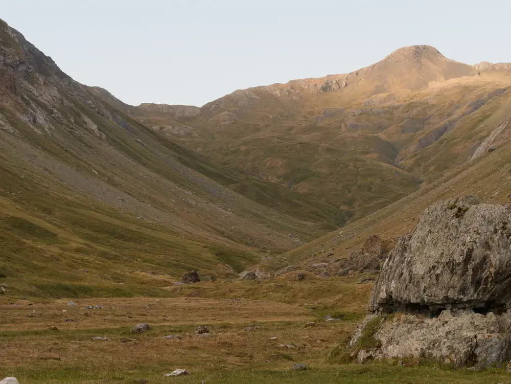 montée vers la frontière espagnole au niveau du lac de Bernatoire, un petit lac tout rond