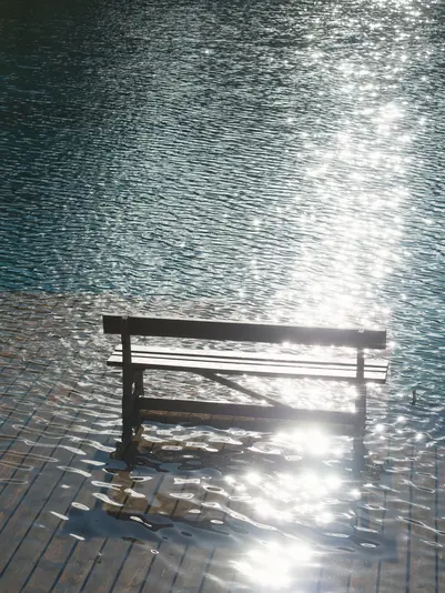 Le banc du lac bleu à Morillon, inondé