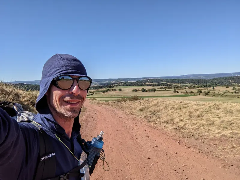 je randonne sur le chemin de Stevenson sous le soleil