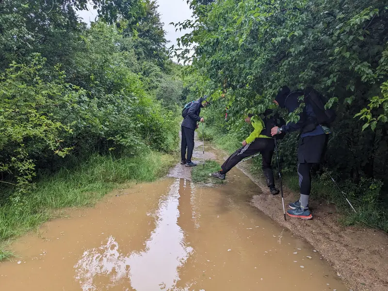 Slalomer entre les sillons de boue
