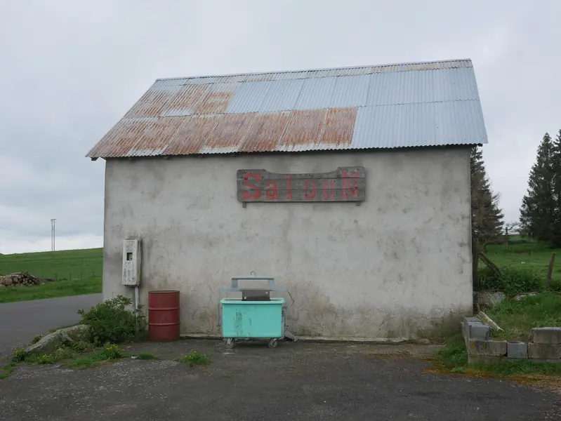 Un saloon sur le plateau du Cézalier dans le Cantal
