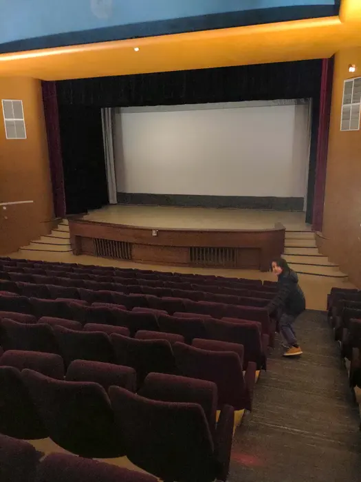 Intérieur de la salle du cinéma "Le Criou" à Samoëns"